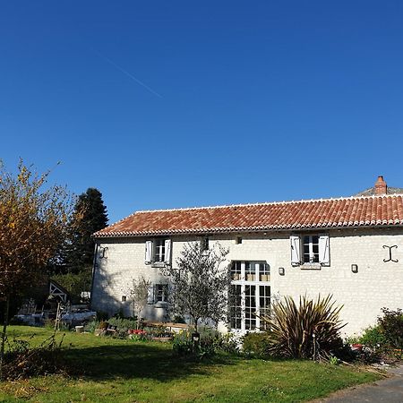 Bed and Breakfast La Tour Du Raygnier Verneuil-le-Chateau Exterior foto