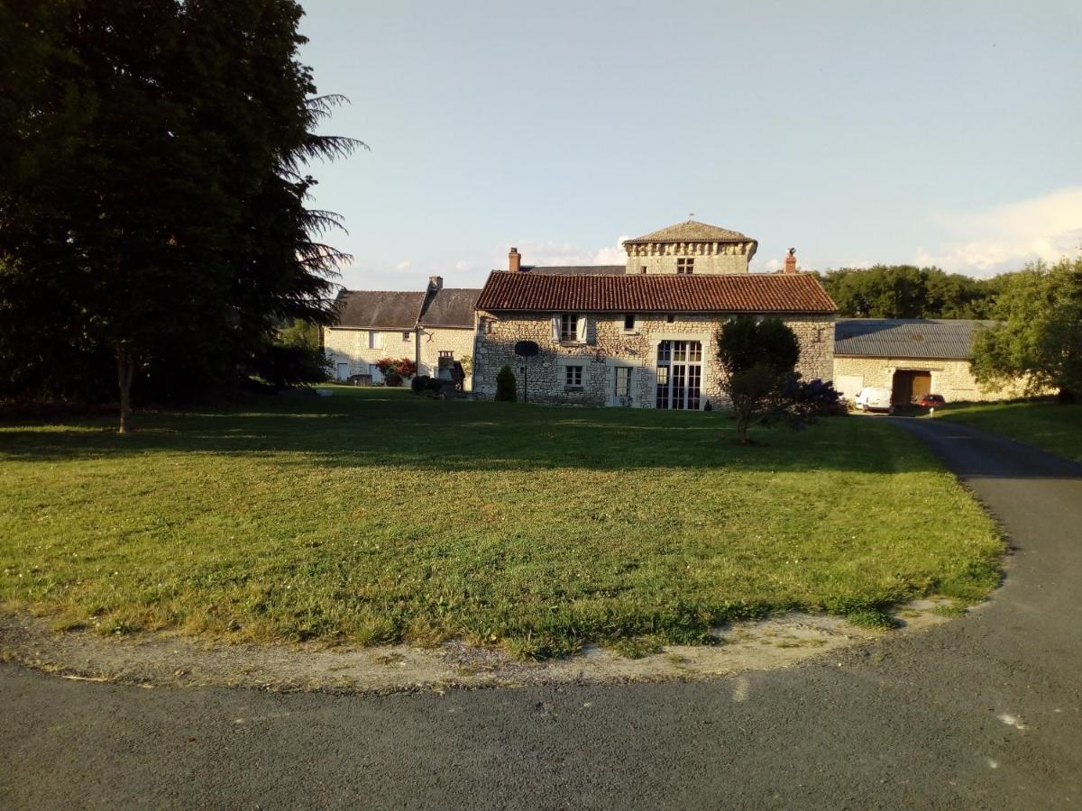Bed and Breakfast La Tour Du Raygnier Verneuil-le-Chateau Exterior foto