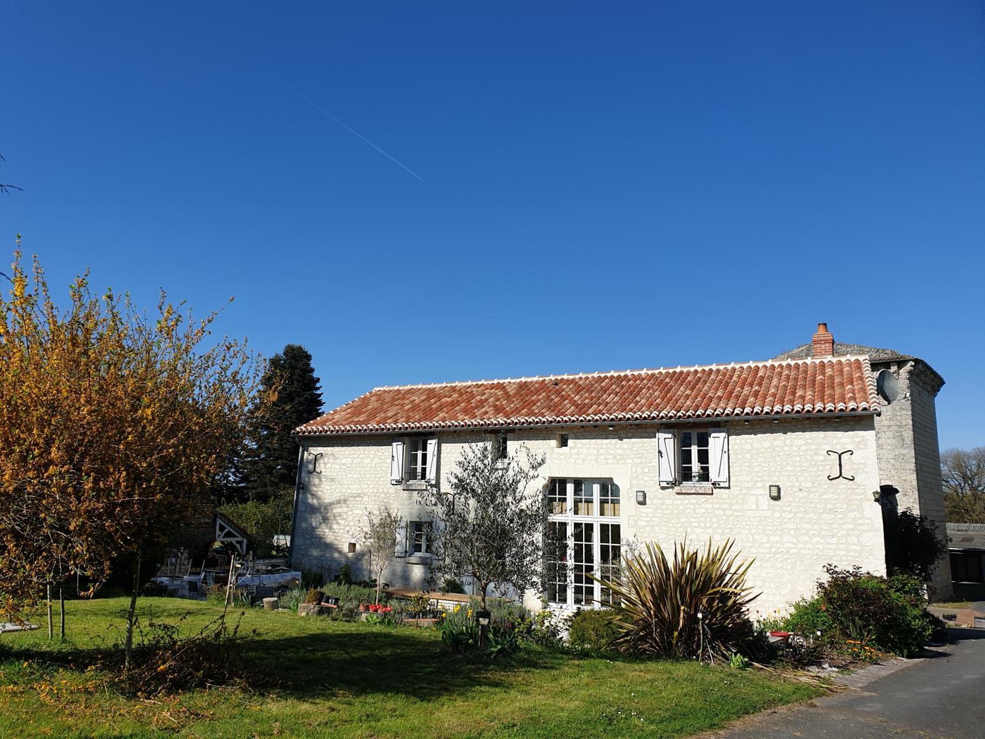 Bed and Breakfast La Tour Du Raygnier Verneuil-le-Chateau Exterior foto